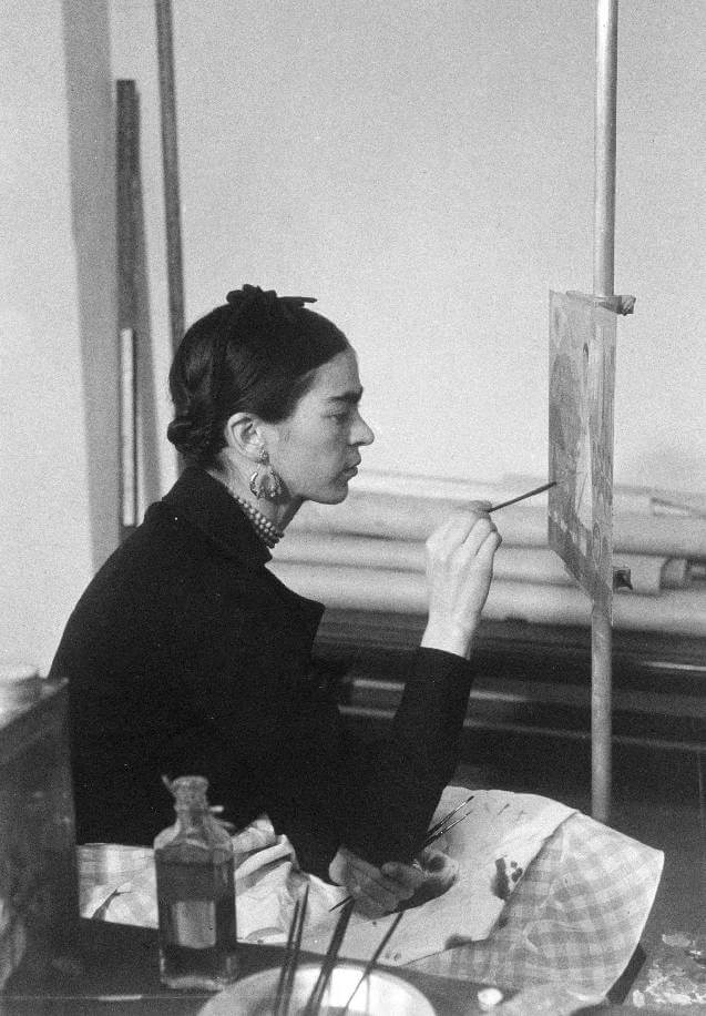  Frida Kahlo artist biography portrait 